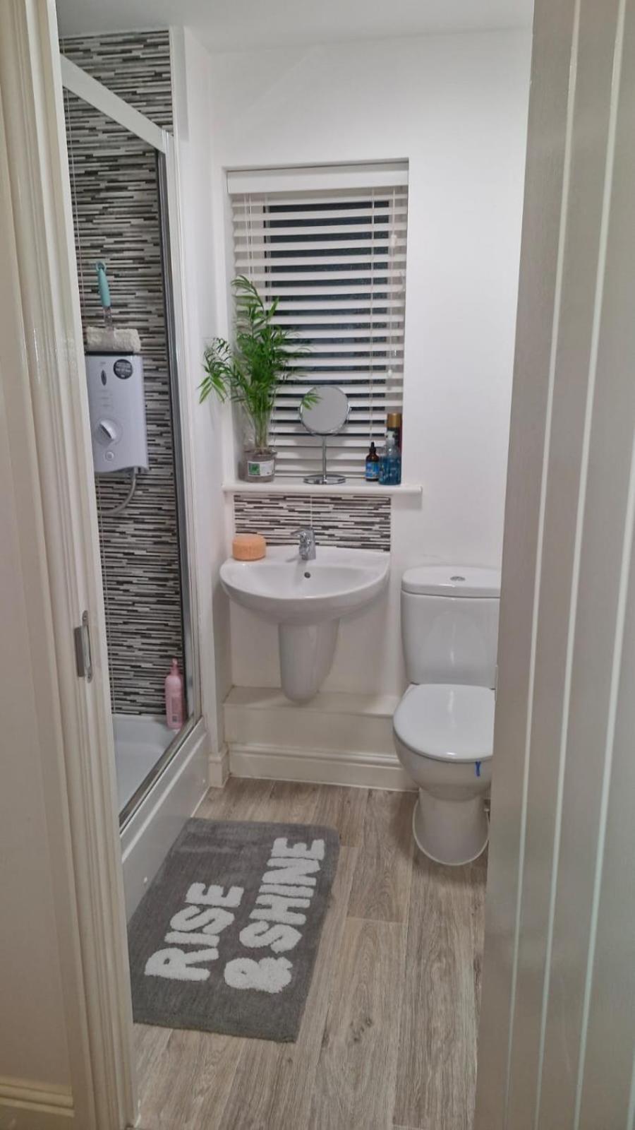 Modern Double Room With En-Suite, Parking & Fast Wifi - Close To Beach Сэндгэйт Экстерьер фото